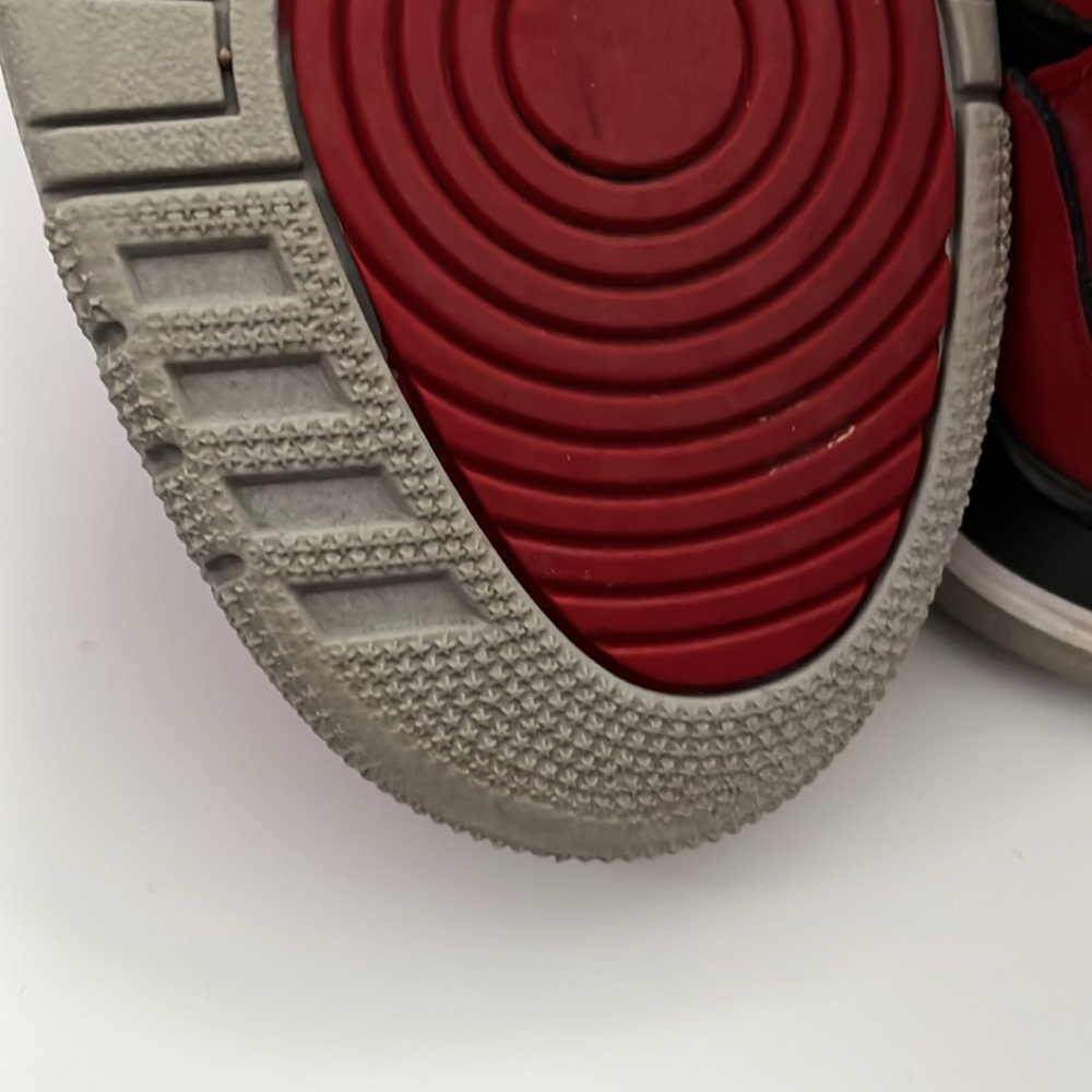 2018 Jordan Legacy 312 Toro. Red/Black. Men’s 8. Good used condition! - Picture 12 of 14